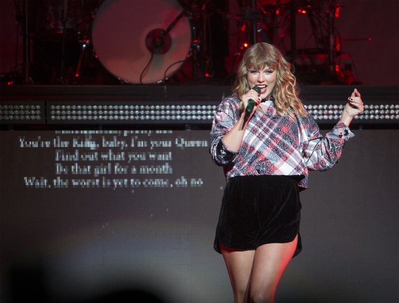 Taylor Swift — December 2 - 99.7 NOW! POPTOPIA — photo 70