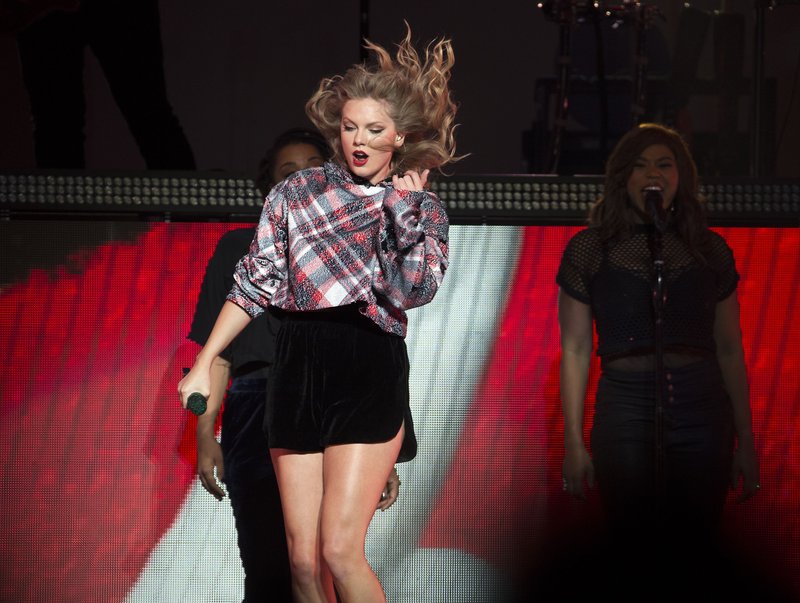 Taylor Swift — December 2 - 99.7 NOW! POPTOPIA — photo 71