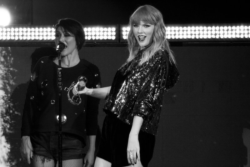 Taylor Swift — December 7 - B96 Pepsi Jingle Bash — photo 16
