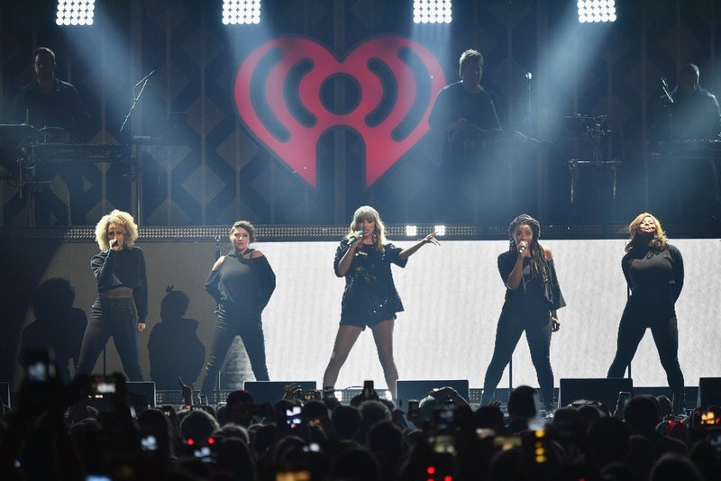 Taylor Swift — December 8 - Z100's Jingle Ball — photo 2