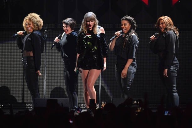 Taylor Swift — December 8 - Z100's Jingle Ball — photo 4