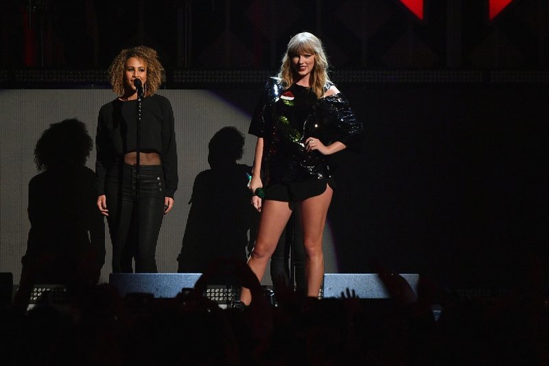 Taylor Swift — December 8 - Z100's Jingle Ball — photo 6