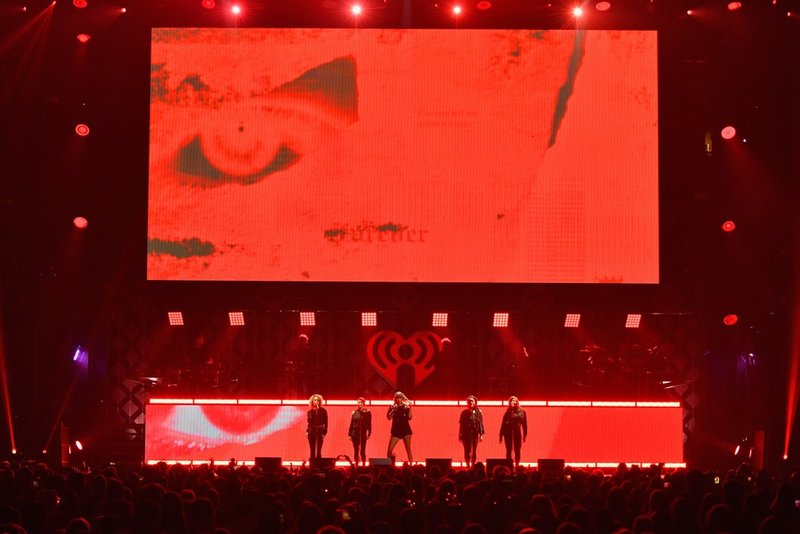 Taylor Swift — December 8 - Z100's Jingle Ball — photo 8