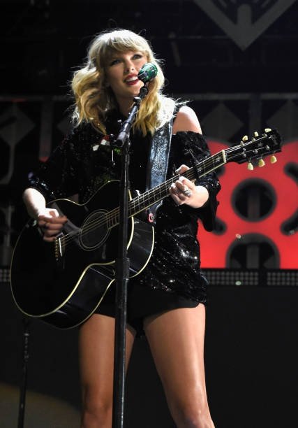 Taylor Swift — December 8 - Z100's Jingle Ball — photo 14