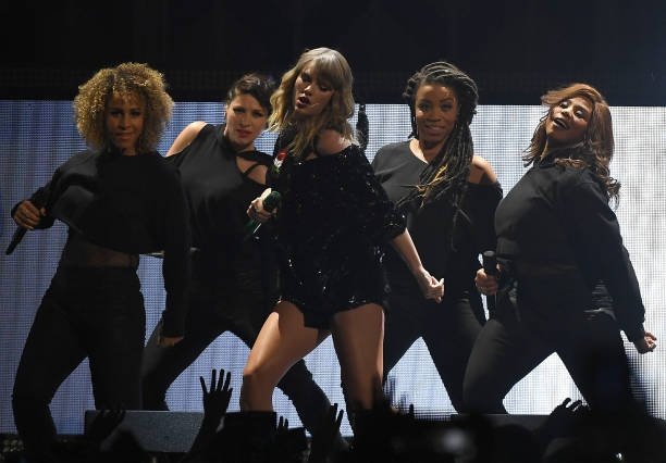 Taylor Swift — December 8 - Z100's Jingle Ball — photo 31