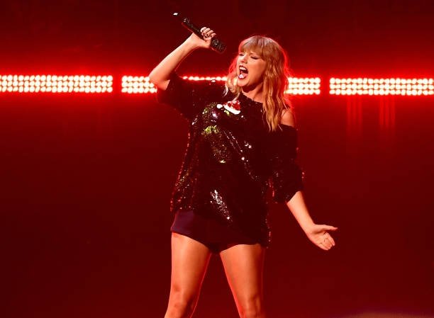 Taylor Swift — December 8 - Z100's Jingle Ball — photo 39