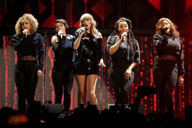 Taylor Swift — December 8 - Z100's Jingle Ball — photo 48