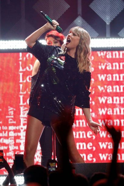 Taylor Swift — December 8 - Z100's Jingle Ball — photo 53