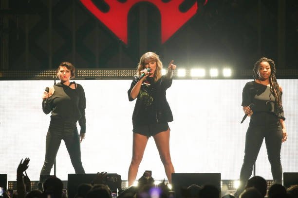 Taylor Swift — December 8 - Z100's Jingle Ball — photo 81