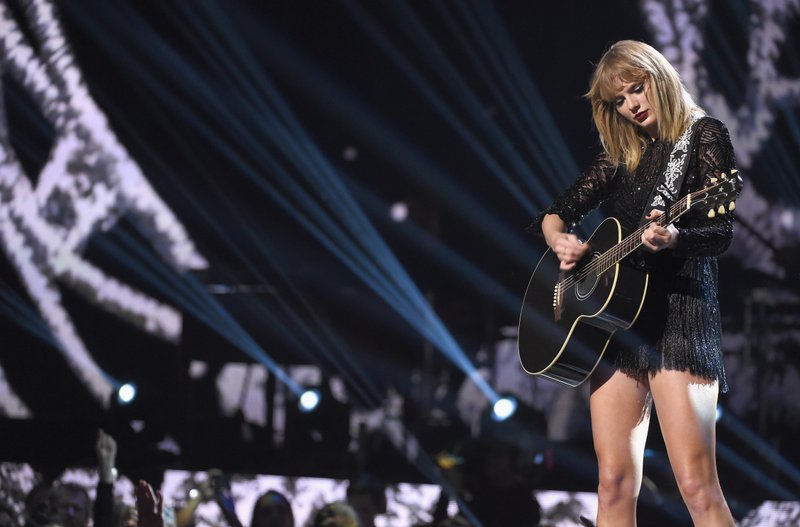Taylor Swift — February 4 - Super Saturday Night — photo 6