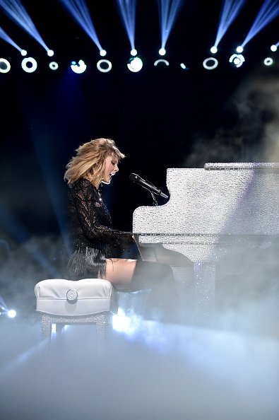 Taylor Swift — February 4 - Super Saturday Night — photo 16