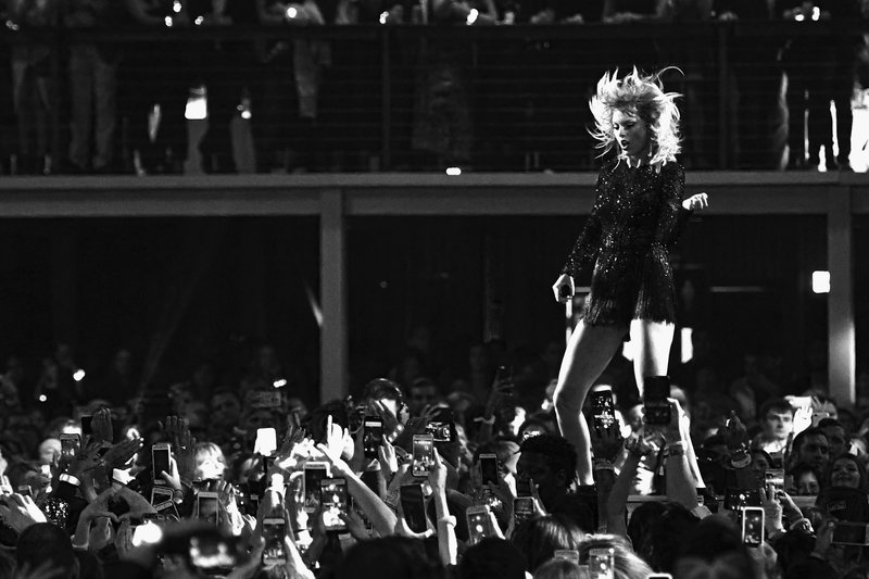 Taylor Swift — February 4 - Super Saturday Night — photo 17