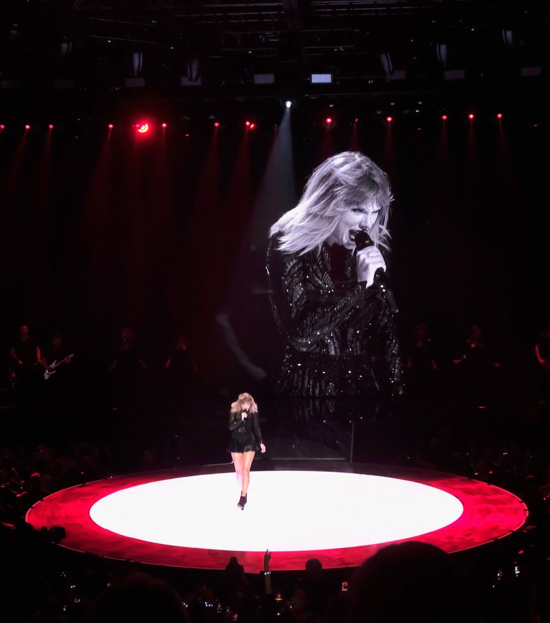 Taylor Swift — February 4 - Super Saturday Night — photo 18