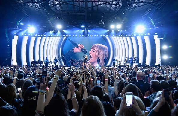 Taylor Swift — February 4 - Super Saturday Night — photo 19