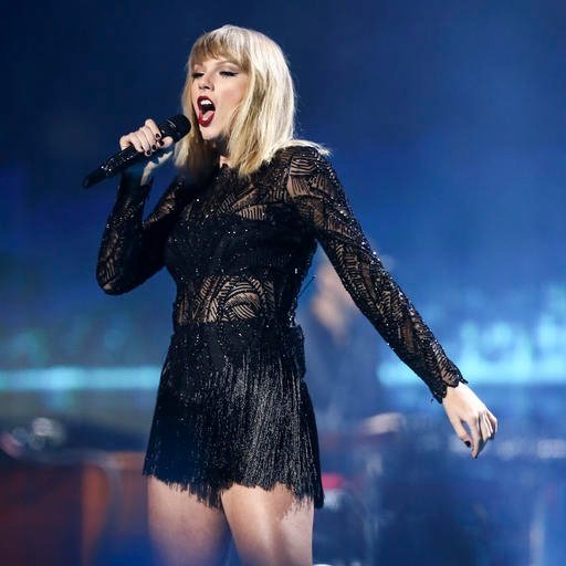 Taylor Swift — February 4 - Super Saturday Night — photo 41