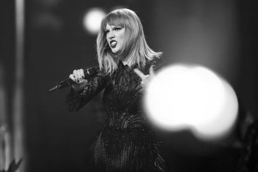 Taylor Swift — February 4 - Super Saturday Night — photo 54