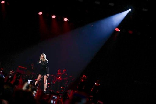 Taylor Swift — February 4 - Super Saturday Night — photo 64