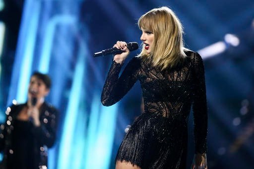 Taylor Swift — February 4 - Super Saturday Night — photo 65