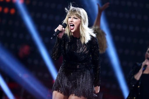 Taylor Swift — February 4 - Super Saturday Night — photo 94