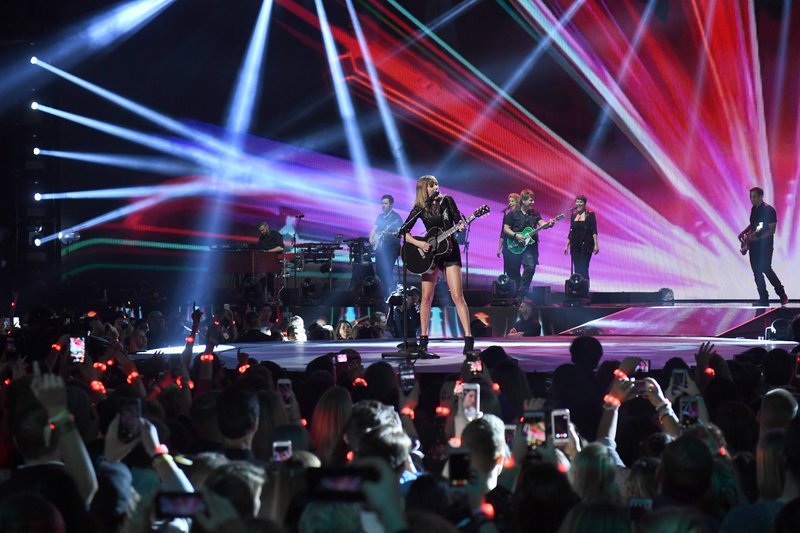 Taylor Swift — February 4 - Super Saturday Night — photo 107