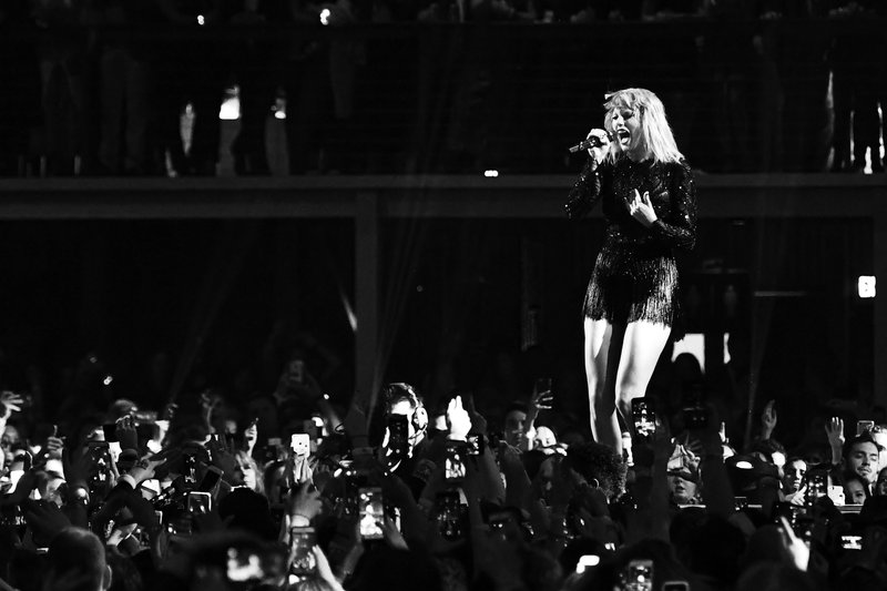 Taylor Swift — February 4 - Super Saturday Night — photo 108