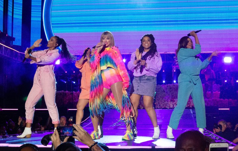 Taylor Swift — June 1 - 2019 iHeartRadio Wango Tango — photo 131