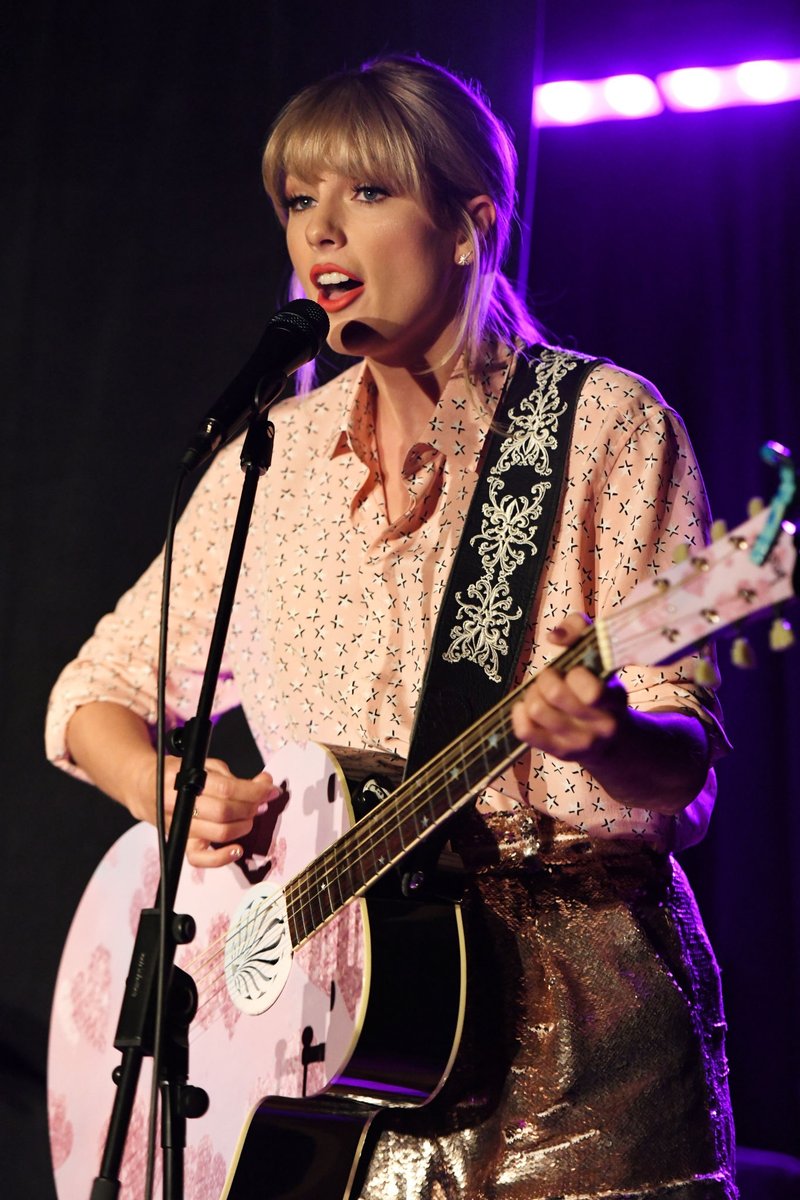 Taylor Swift — June 14 - AEG And Stonewall Inn Pride Celebration — photo 2