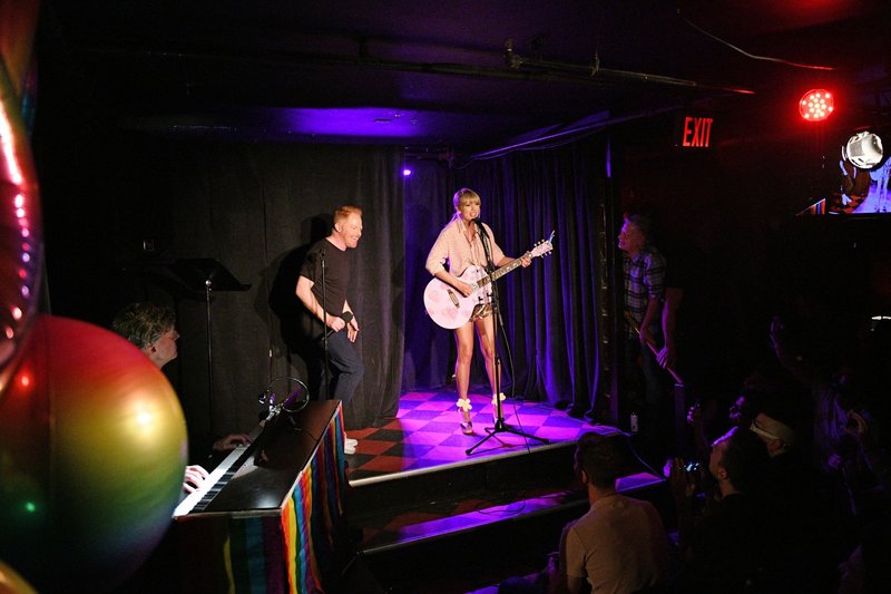 Taylor Swift — June 14 - AEG And Stonewall Inn Pride Celebration — photo 10