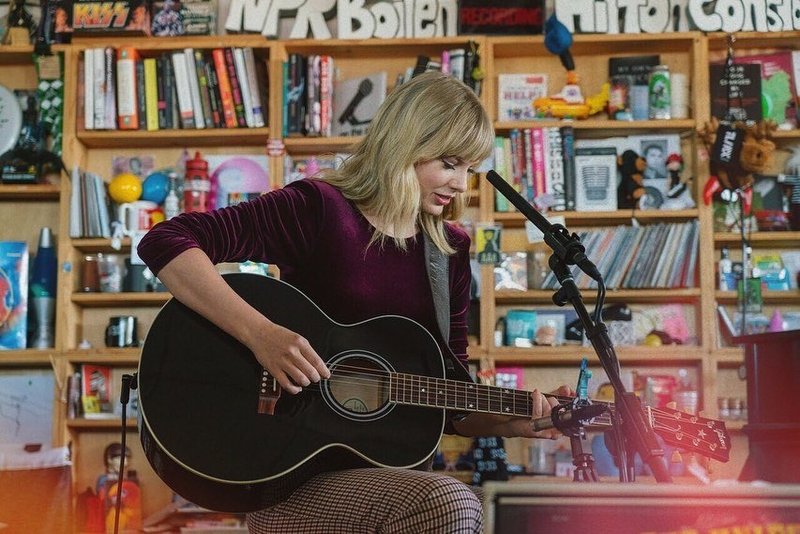 Taylor Swift — October 10 - Tiny Desk Concert — photo 4