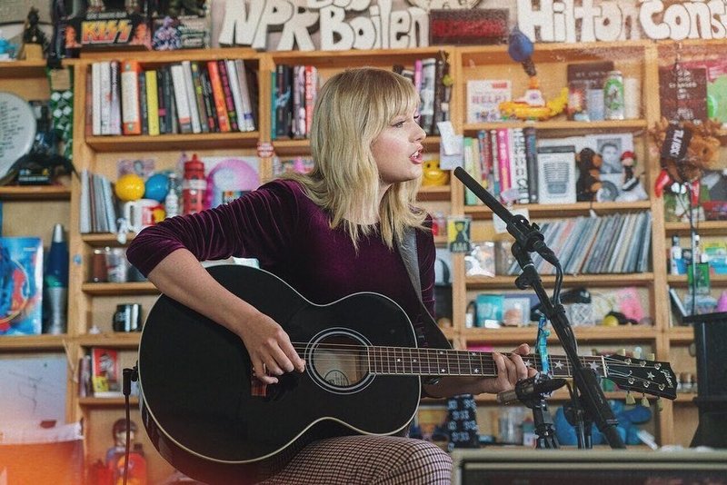 Taylor Swift — October 10 - Tiny Desk Concert — photo 5