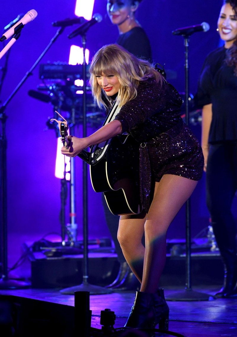 Taylor Swift — October 19 - 7th Annual We Can Survive Concert — photo 2