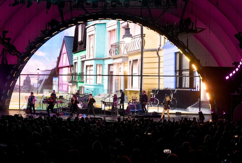 Taylor Swift — October 19 - 7th Annual We Can Survive Concert — photo 13