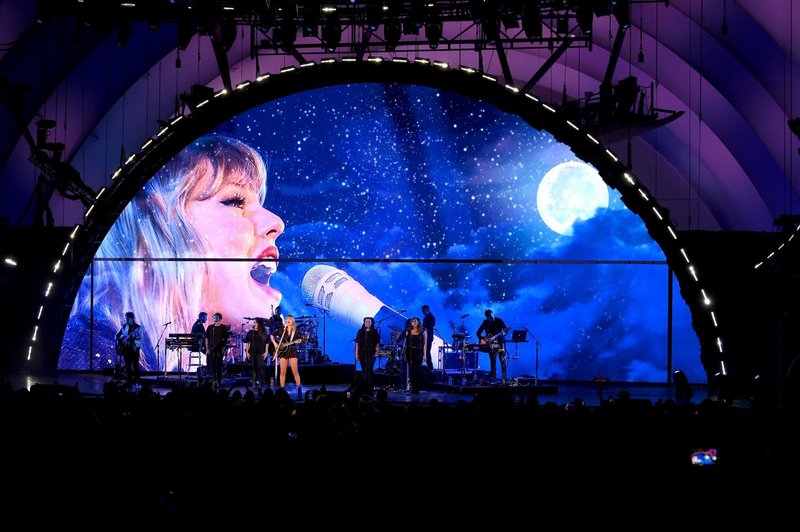 Taylor Swift — October 19 - 7th Annual We Can Survive Concert — photo 16