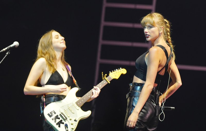 Taylor Swift — July 21 - HAIM Tour 2022 — photo 3