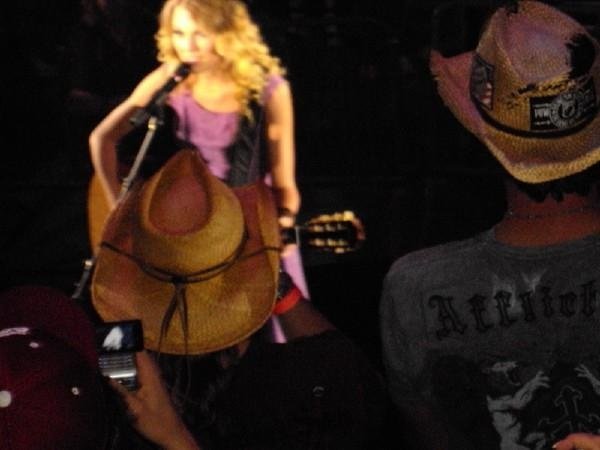 Taylor Swift — April 23 - Evansville, Indiana — photo 5