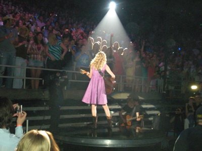 Taylor Swift — April 23 - Evansville, Indiana — photo 7