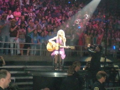 Taylor Swift — April 23 - Evansville, Indiana — photo 8