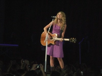 Taylor Swift — April 23 - Evansville, Indiana — photo 10