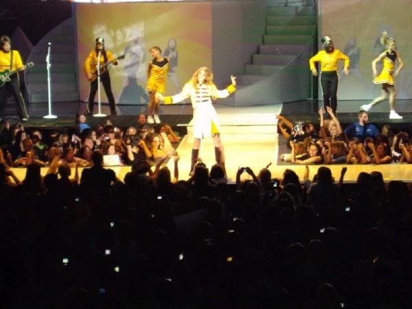 Taylor Swift — April 23 - Evansville, Indiana — photo 14