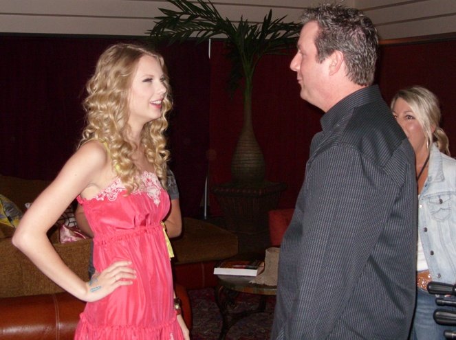 Taylor Swift — April 24 - Jonesboro, Arkansas — photo 14