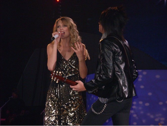 Taylor Swift — April 24 - Jonesboro, Arkansas — photo 18