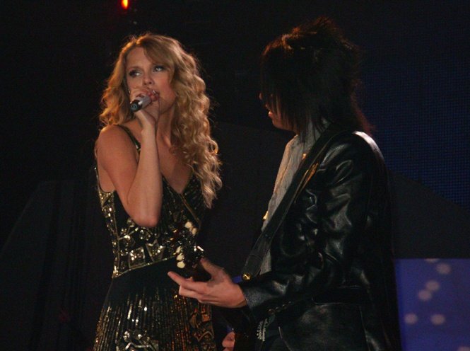 Taylor Swift — April 24 - Jonesboro, Arkansas — photo 20