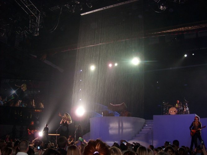 Taylor Swift — April 24 - Jonesboro, Arkansas — photo 24