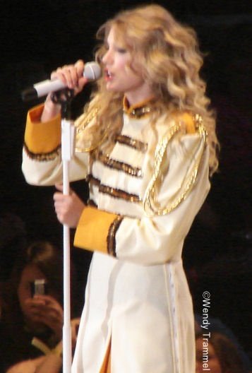 Taylor Swift — April 24 - Jonesboro, Arkansas — photo 28