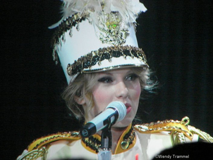 Taylor Swift — April 24 - Jonesboro, Arkansas — photo 32