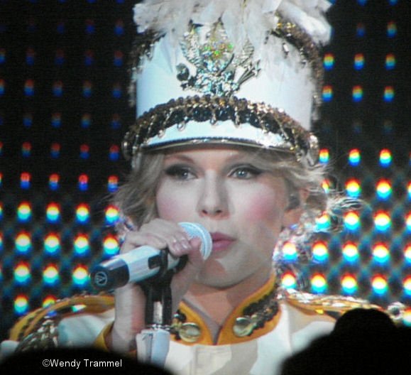 Taylor Swift — April 24 - Jonesboro, Arkansas — photo 34
