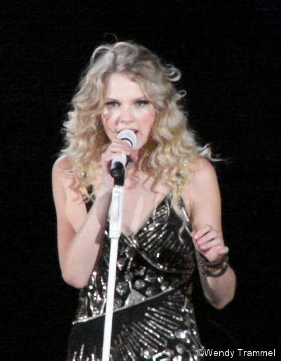 Taylor Swift — April 24 - Jonesboro, Arkansas — photo 36