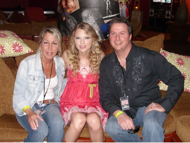 Taylor Swift — April 24 - Jonesboro, Arkansas — photo 38