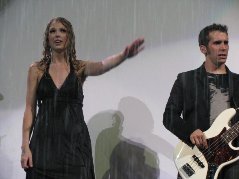 Taylor Swift — April 25 - St. Louis, Missouri — photo 4