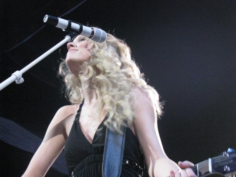 Taylor Swift — April 25 - St. Louis, Missouri — photo 30